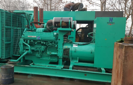 石河子发电机组如何判断水冷式机油散热器内部是否需要清洗？